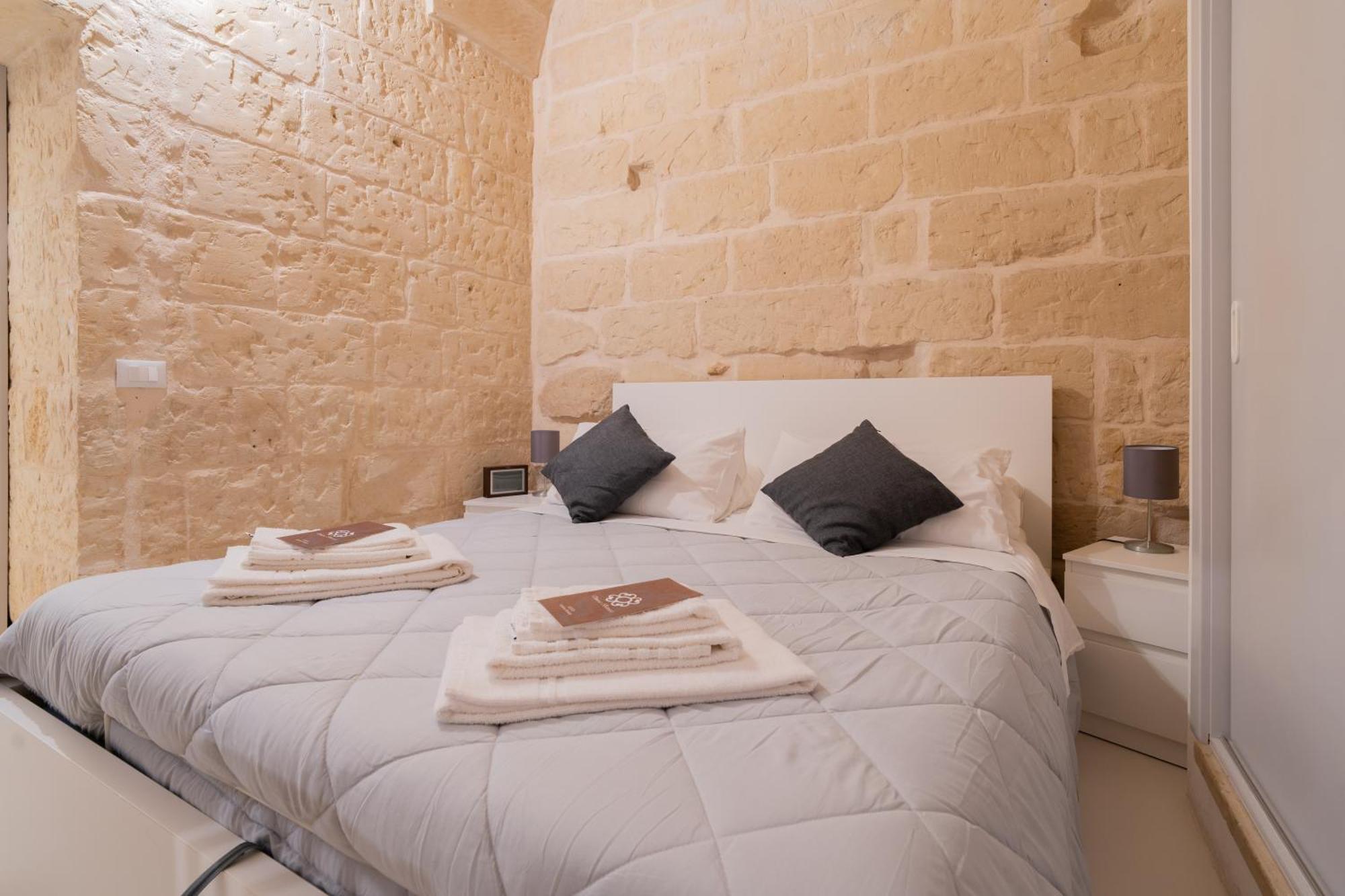 Dimora Barocca Apartment Irene Лече Екстериор снимка
