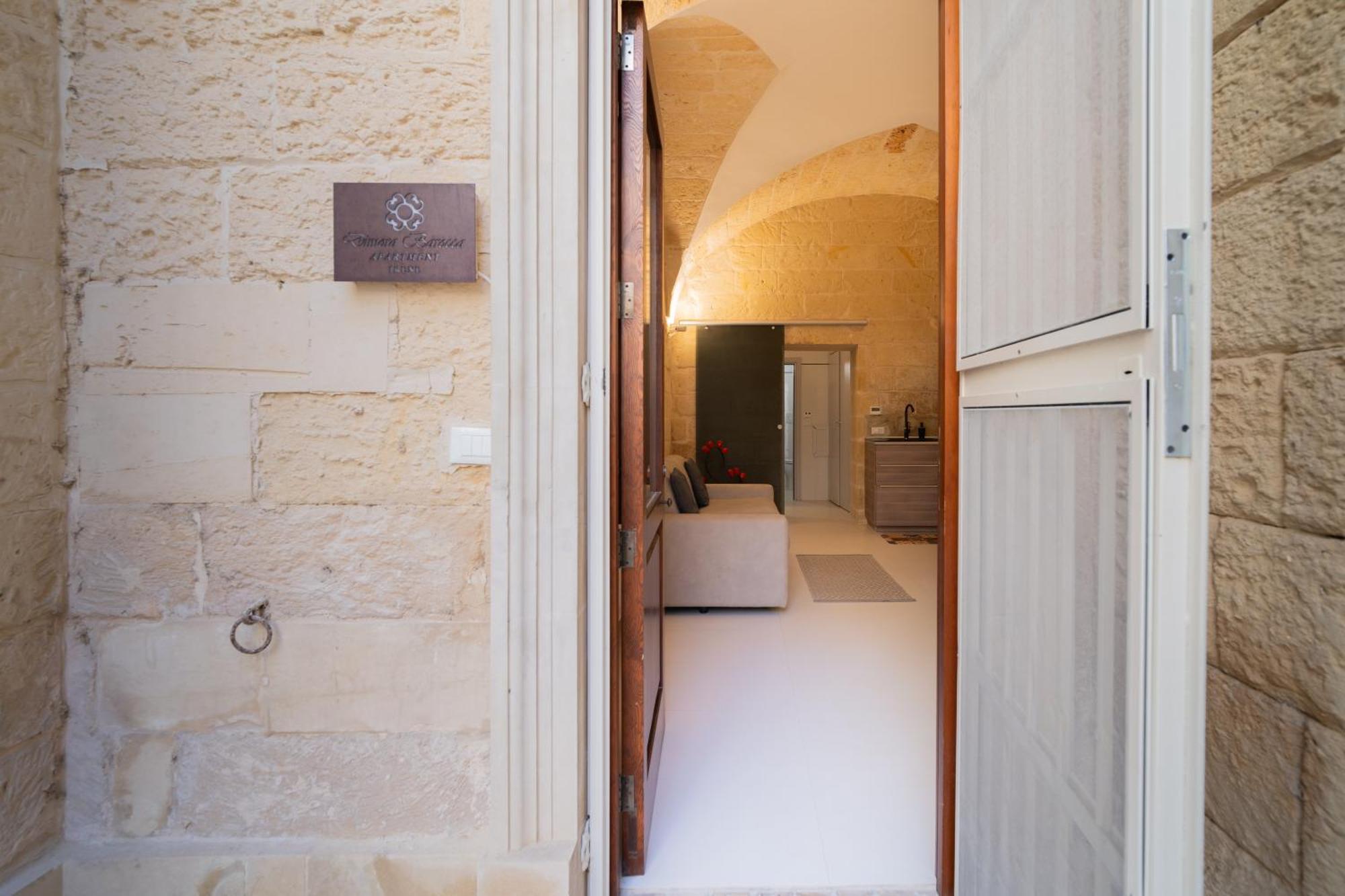 Dimora Barocca Apartment Irene Лече Екстериор снимка